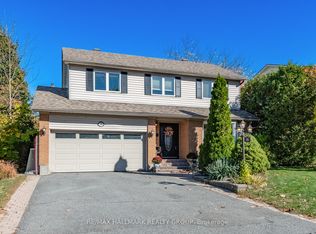 35 Saint Remy Dr, Ottawa, ON K2J1H5