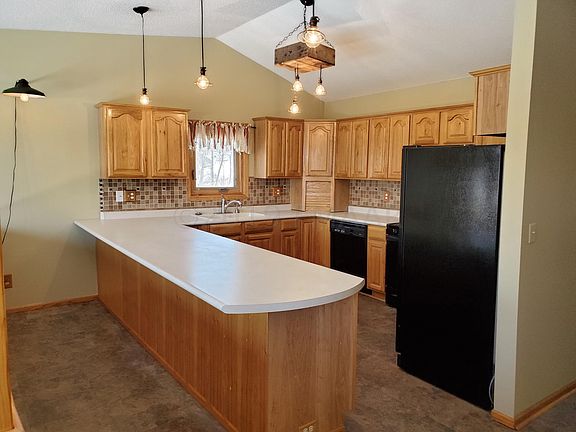 5th image of 765 Wildwood Trl