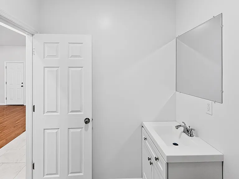 826 S 15th St — Photo 26