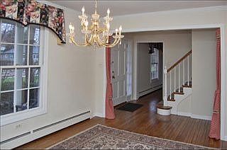 2nd image of 1010 W Campbell St