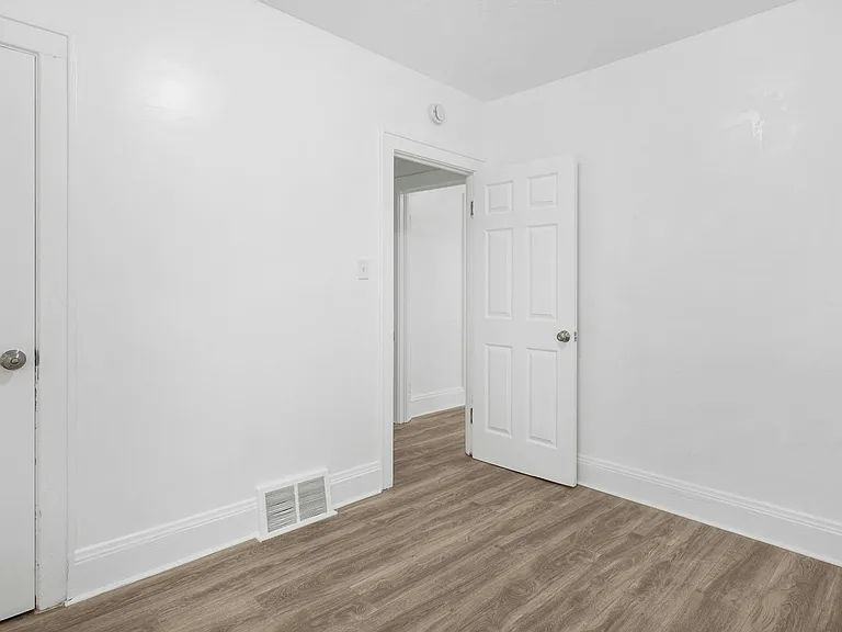 13500 3rd Ave #B — Photo 7