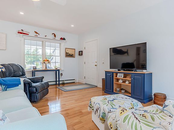 4th image of 14 Avenue Three