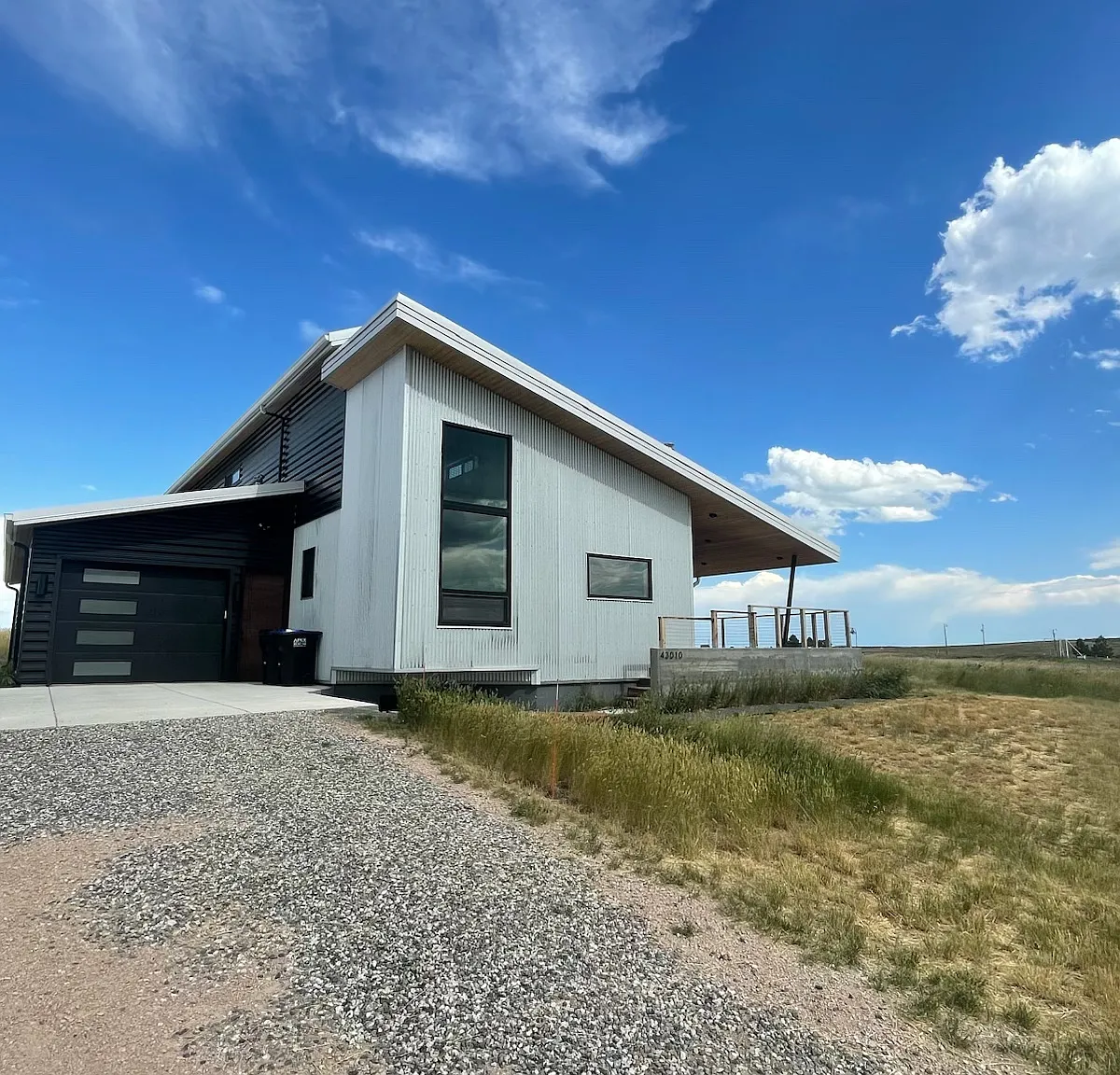 4 bed, 2.5 bath, 3000 sqft, $4,000 — Photo 2