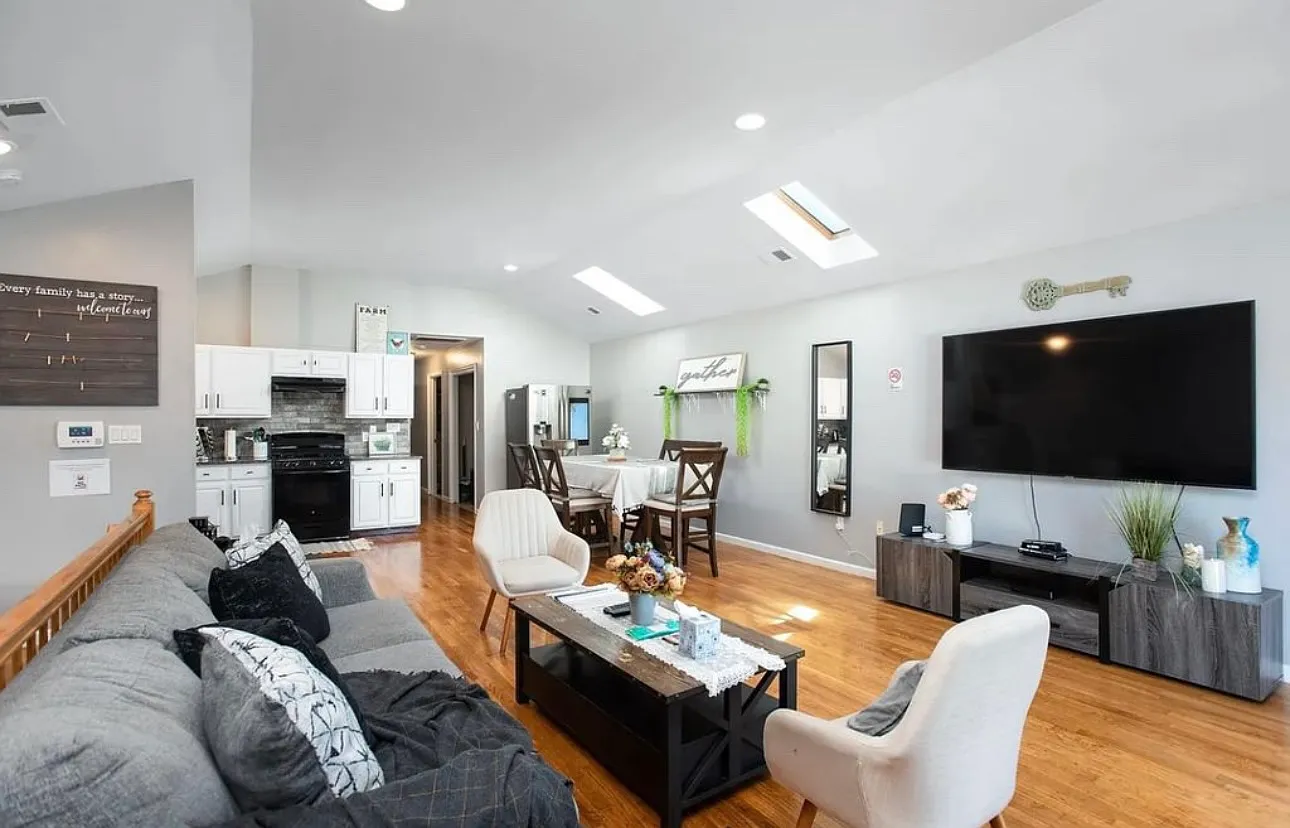 119 Armstrong Ave — Photo 3