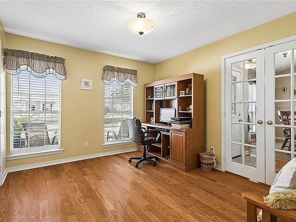 5th image of 625 Spring Branch Dr