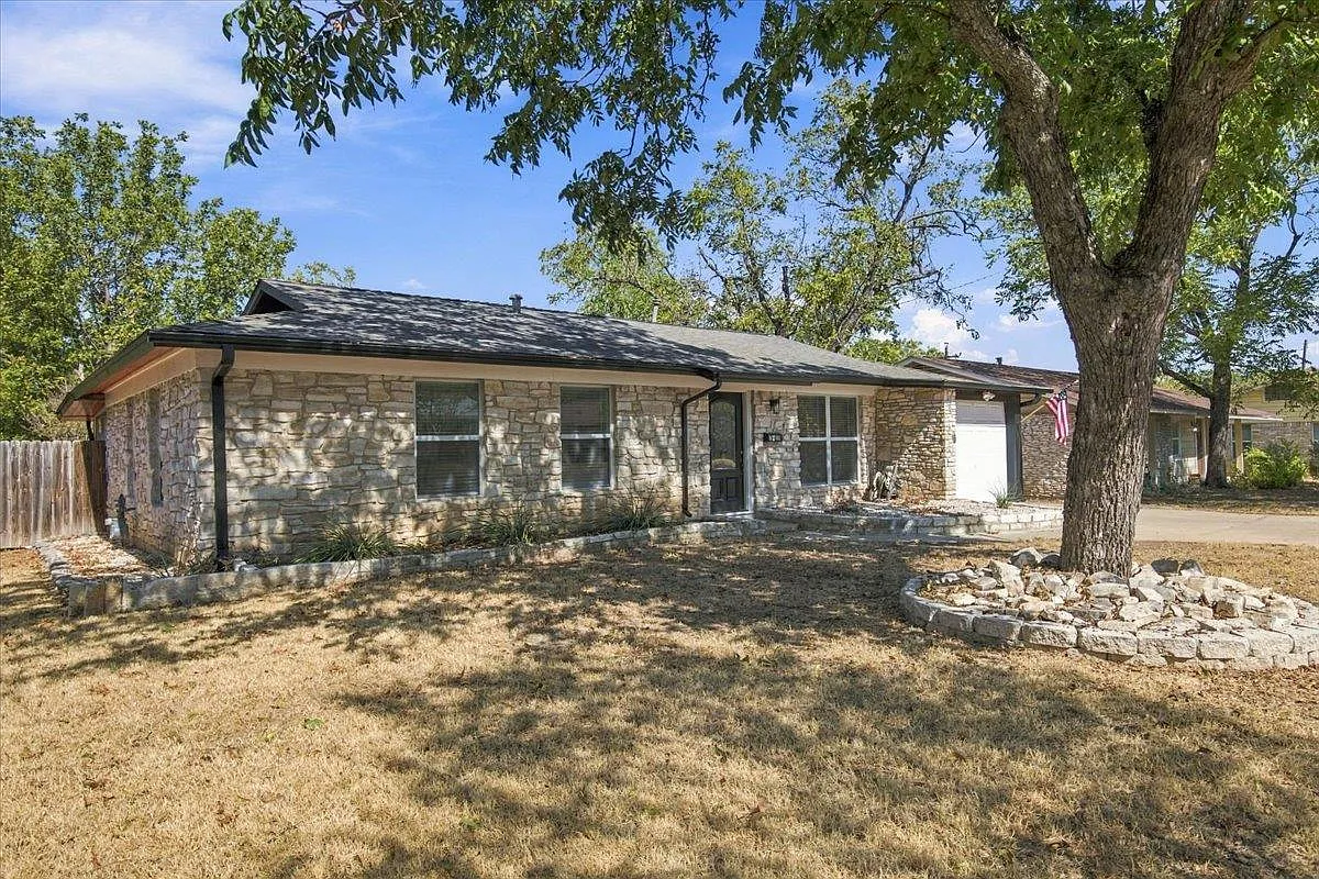 5 bed, 3.0 bath, 1840 sqft, $3,490 — Photo 3