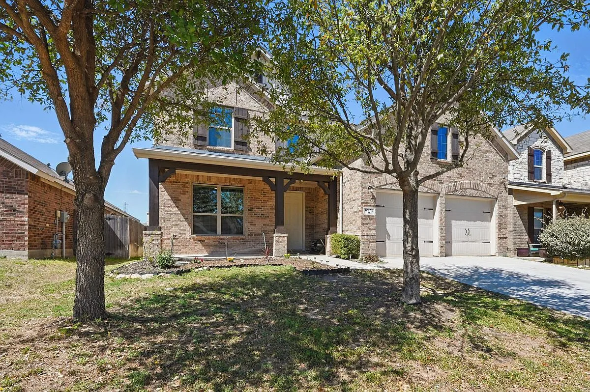 5 bed, 3.0 bath, 3548 sqft, $3,500 — Photo 2