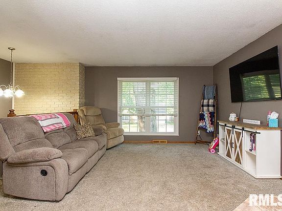 3rd image of 3207 S Hampton Dr