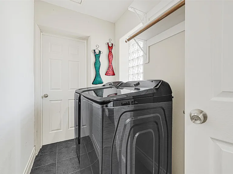 2809 Tooke St #B — Photo 9