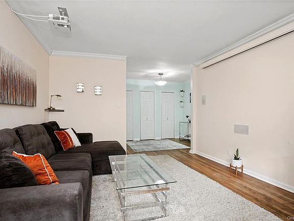 4th image of 247 Parkview Ave APT 5S