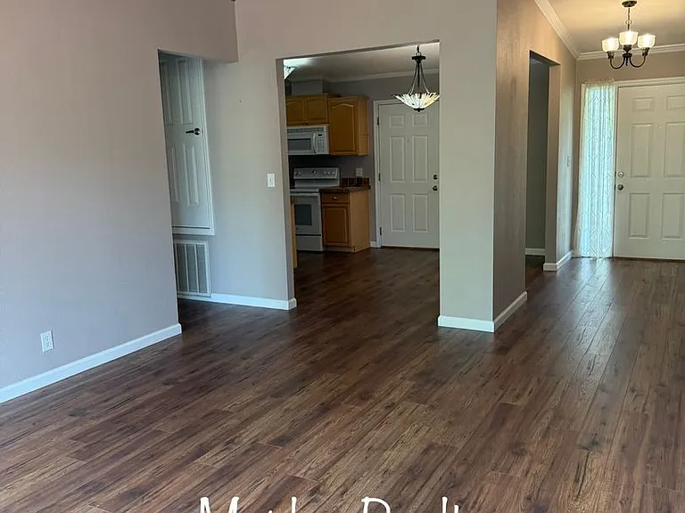 521 Van Buren Rd — Photo 2