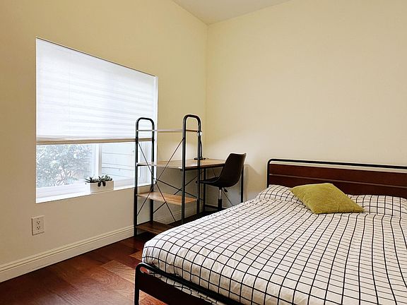 4th image of 1551 Larkin St Room 8