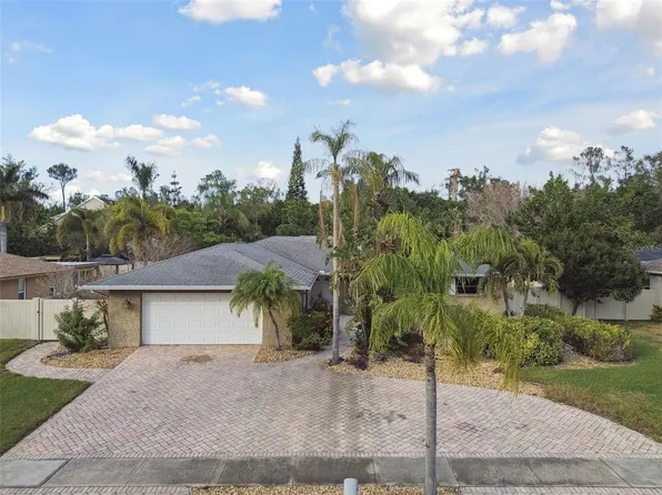 775 Rolling Hills Dr, Palm Harbor, FL 34683