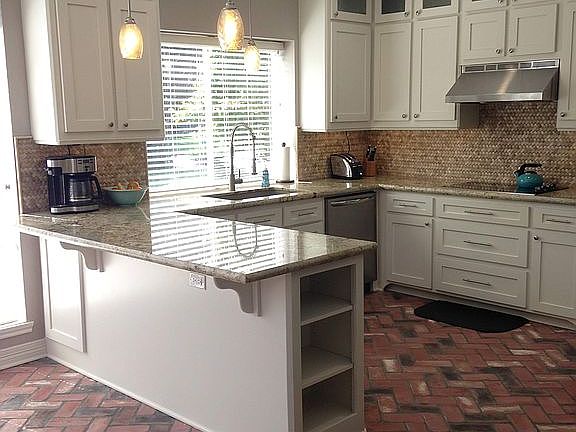2nd image of 4423 Broadleaf St