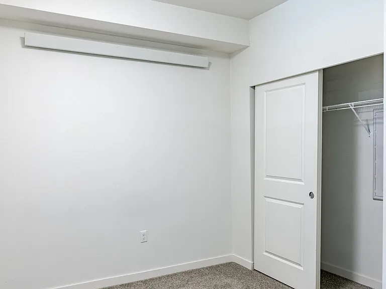 Emerald Crest Apartments — Photo 8