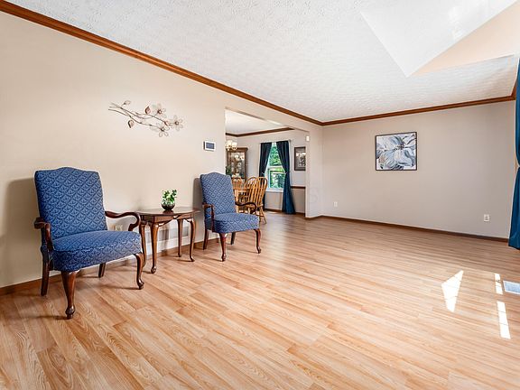 5th image of 580 Mulberry Way S
