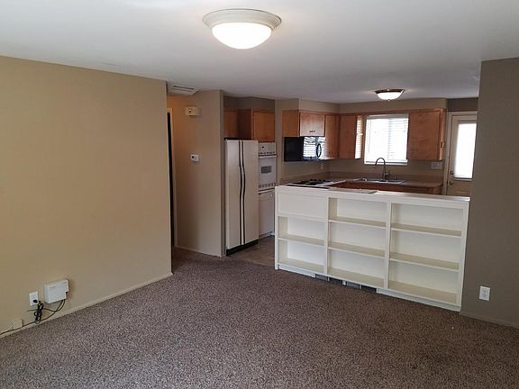5th image of 1041 E Logan Ave #1