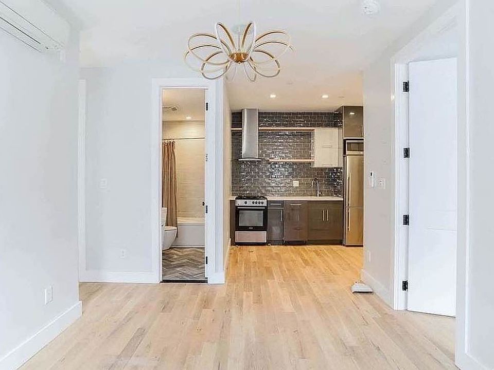 1st image of 717 De Kalb Ave #4B