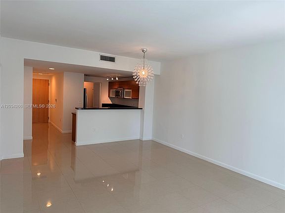 5th image of 253 NE 2nd St APT 1006