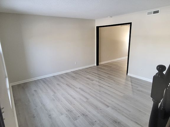 5th image of 104B N Hardin Dr