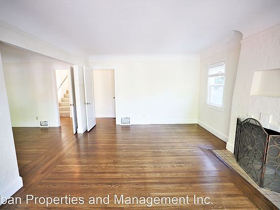 4th image of 1238 Oak St