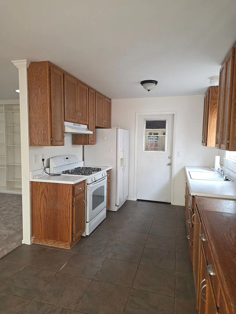 Senior Community rental- 2 Bedroom House - 835 Cynthia Dr. Watsonville, CA 95076 — Photo 4