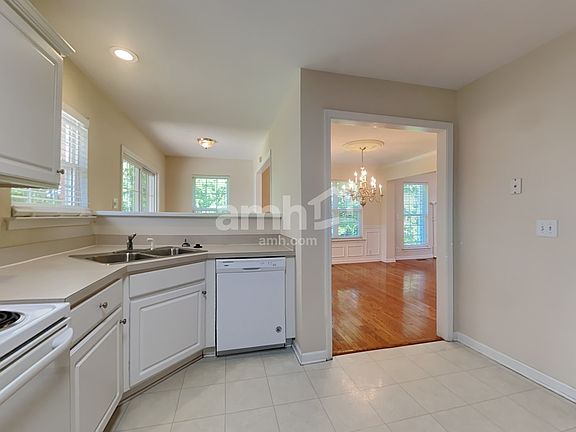 4th image of 3146 Jenkins Dr