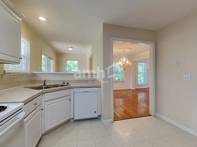 3146 Jenkins Dr — Photo 4