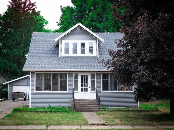 105 E Sumner St, Weyauwega, WI 54983