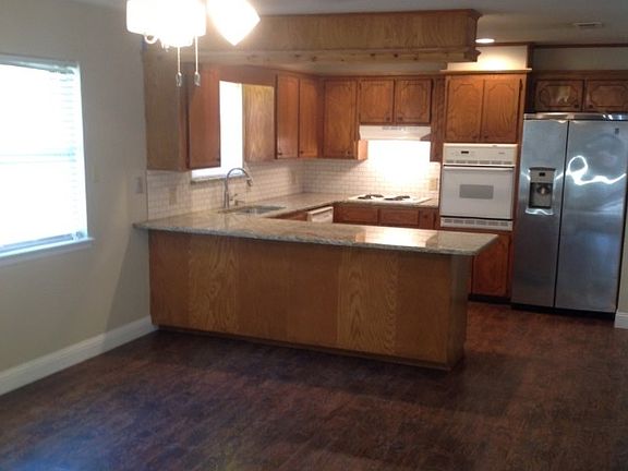3rd image of 216 Rosebud Dr