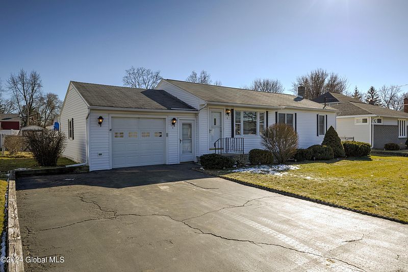 2nd image of 8 Kathy Drive