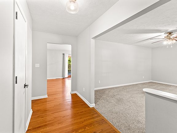 2nd image of 113 Oakwood Cir