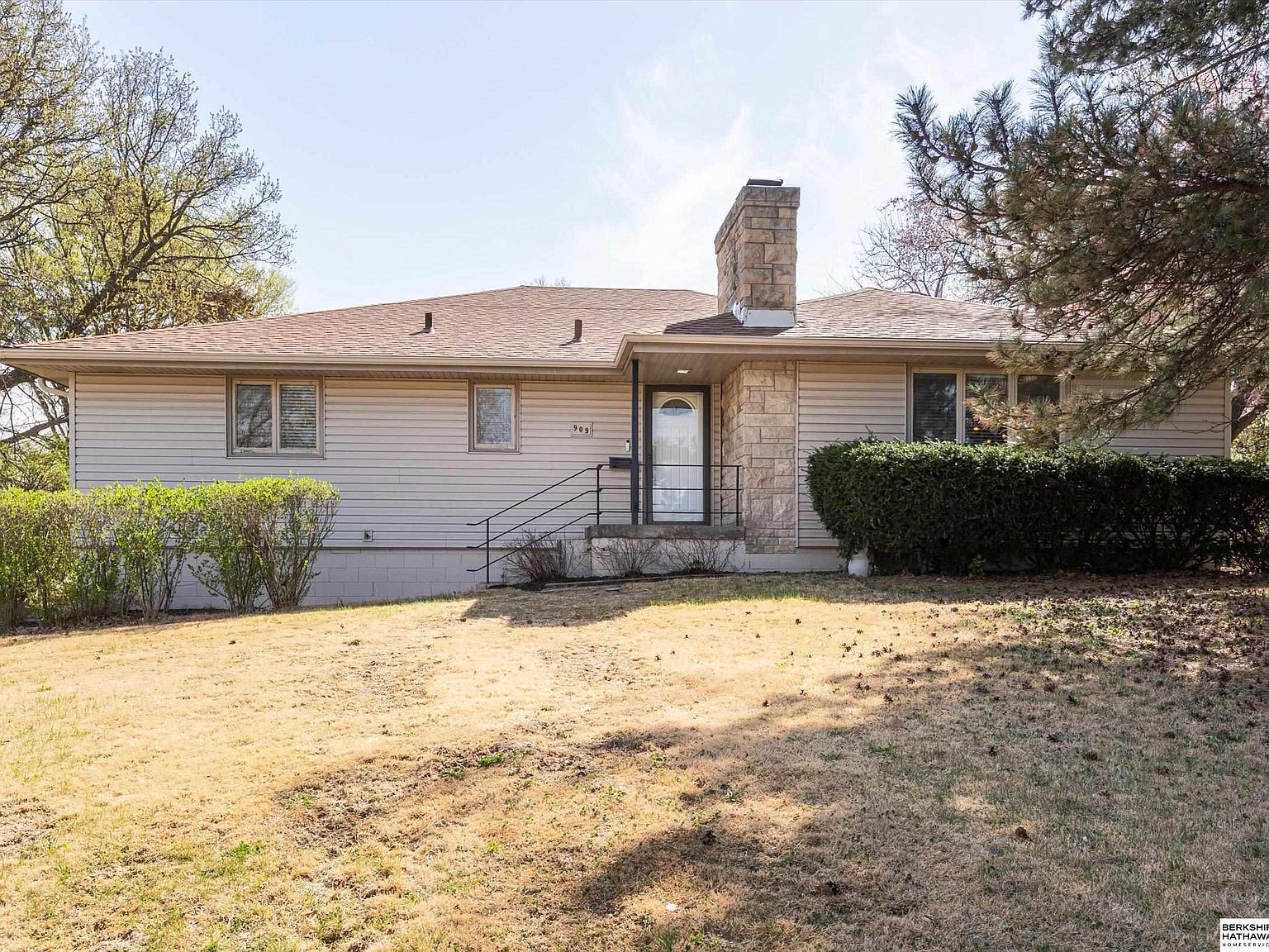 909 N 69th St, Omaha, NE 68132 | Zillow