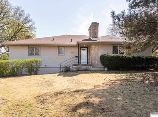 909 N 69th St, Omaha, NE 68132