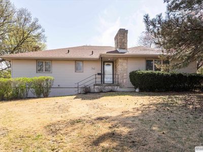 909 N 69th St, Omaha, NE, 68132