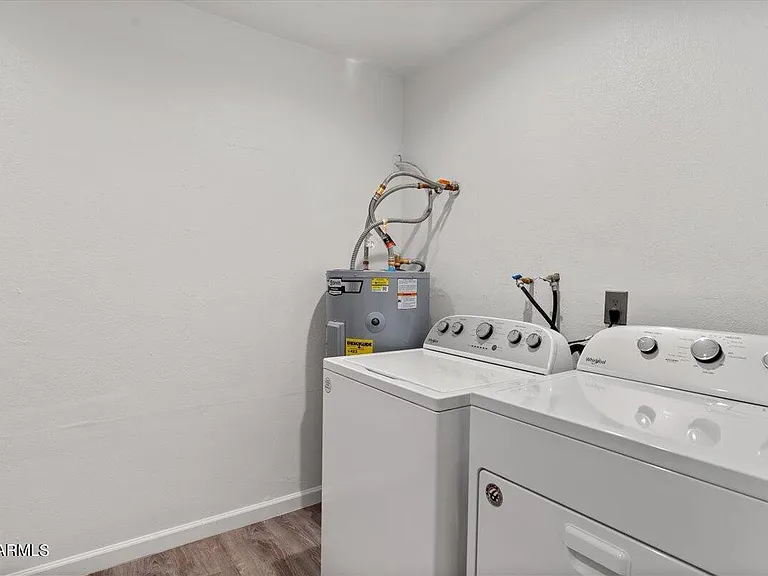 1014 W Angela Dr — Photo 16