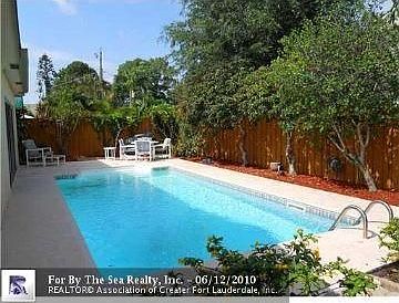 2nd image of 335 SW 32nd Ave