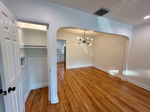 5th image of 415 N Lincoln Ave
