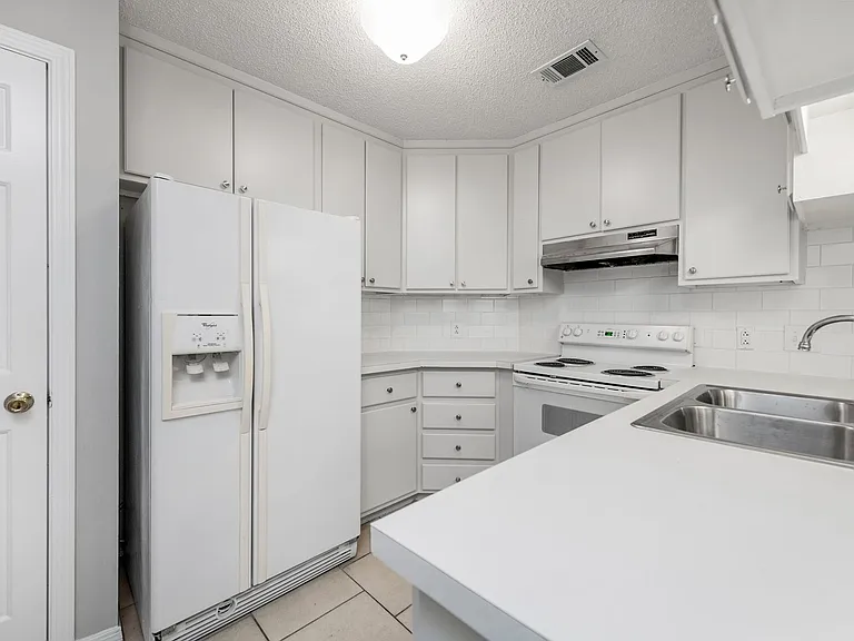 3868 Mariners Dr — Photo 4