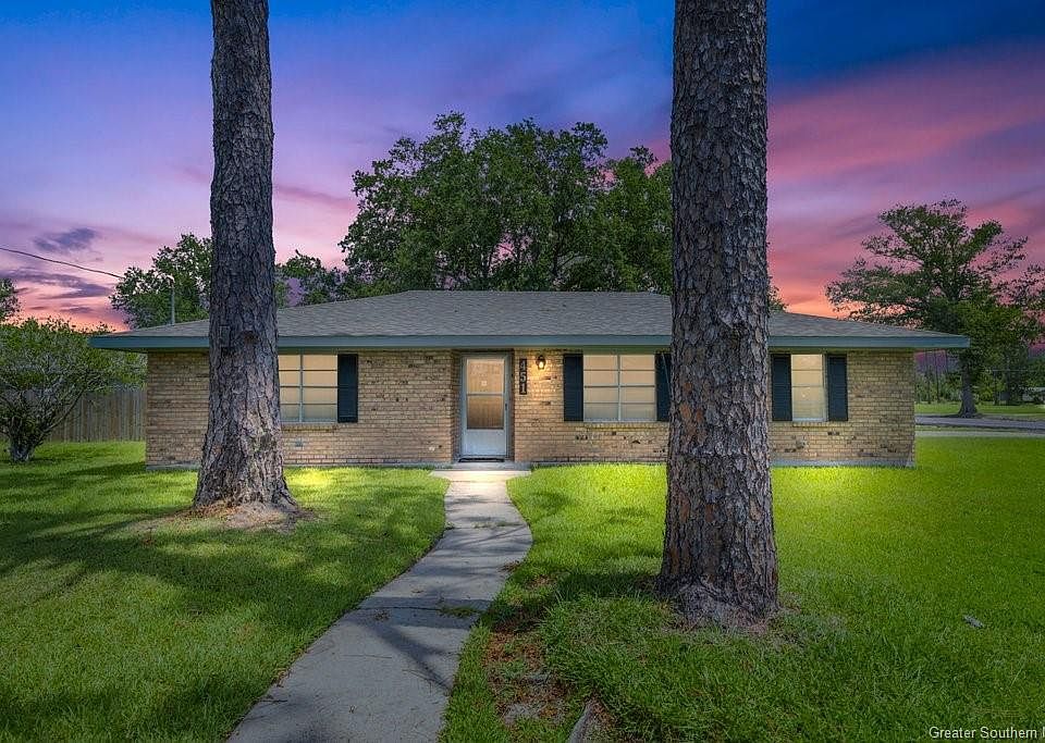 1st image of 451 Champagne Cir