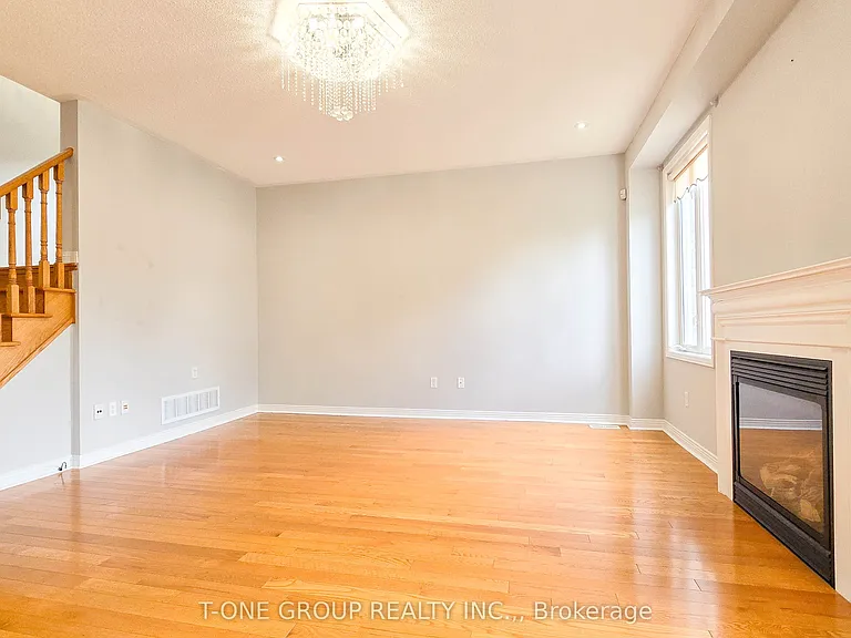 106 Castleglen Blvd — Photo 12