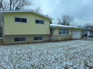 414 N Shore Dr, Mundelein, IL