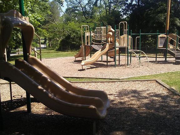 Park 1 min from house