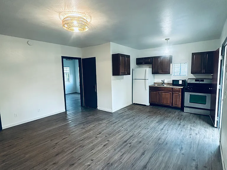 531 Haggin Ave #B — Photo 4