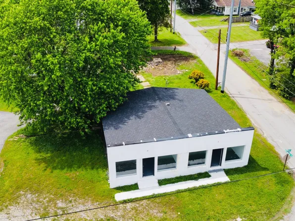 125 W Indiana Ave, Whitwell, TN 37397