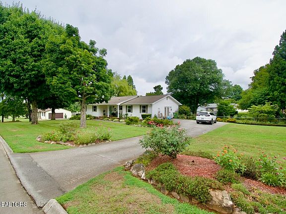 5th image of 904 Laurie St