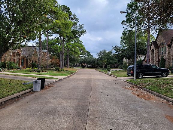 4th image of 18302 Heaton Dr