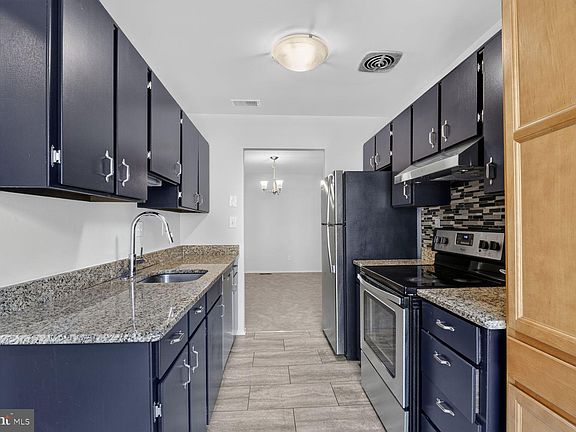 4th image of 9305 Bathgate Ct