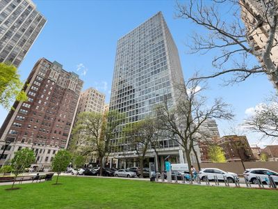 2400 N Lakeview Ave APT 1002, Chicago, IL, 60614