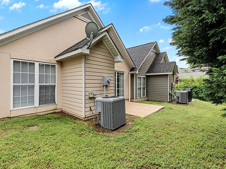 10 Whitfield Way — Photo 25